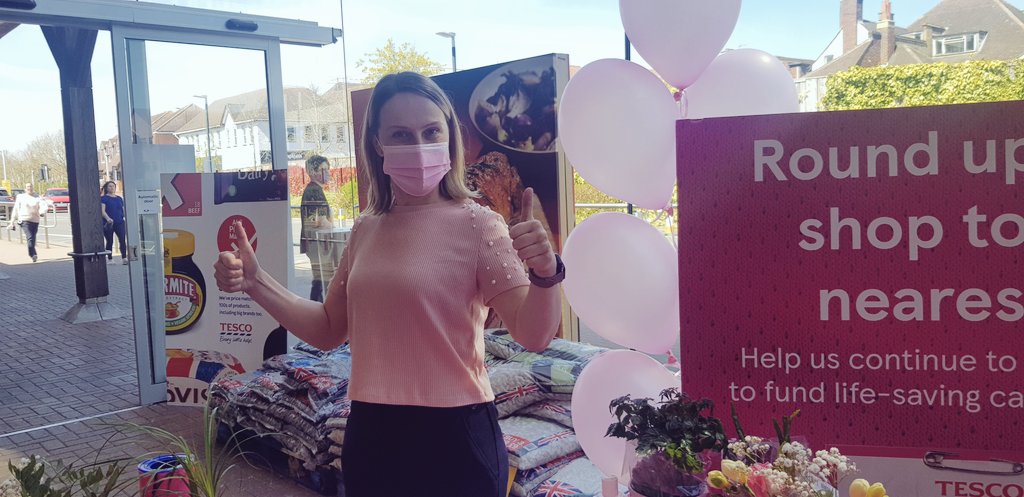 Tesco Turns Pink at Gerrards Cross today, and the sun came out as well🌞🌞 happy days #CancerResearch <a href="/raceforlife/">Race for Life</a>
