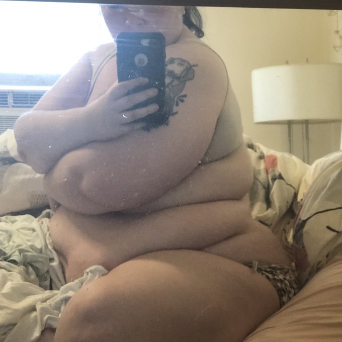 Is it just me or did I wake up extra extra R O U N D today https://t.co/p9KE0GQGGc