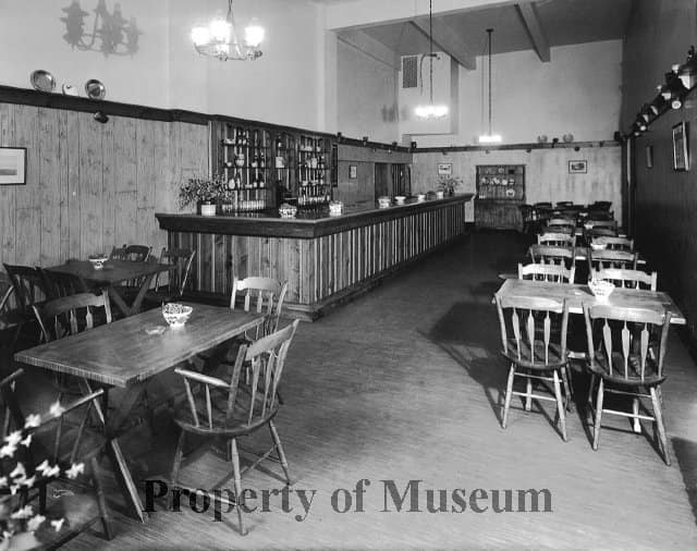 millerhousemuse's tweet photo. Happy Friday! This week’s WCHS Photo of the Week shows the interior of the Hotel Alexander Tap Room. In its heyday, the tap room was a great place for transient gusts and local citizens to sit back, relax, and enjoy a cold drink or nice meal. https://t.co/qAXULbPIDX