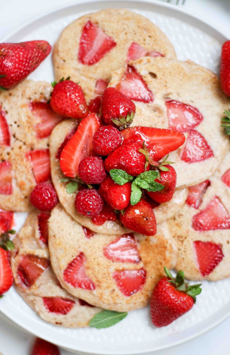 BuonBrunch's tweet photo. "Le fragole, umili, non amano la panna montata" (chef Rodolfo Cerè). Beh, parliamone! Ricetta per il weekend su https://t.co/ZarrrEi8lB

>>> https://t.co/zbyEhyaVmK

#brunch #pancake #ricetta #food #foodblog #foodblogger #fragole #recipe #pancakes https://t.co/VR5D5Vc5RA