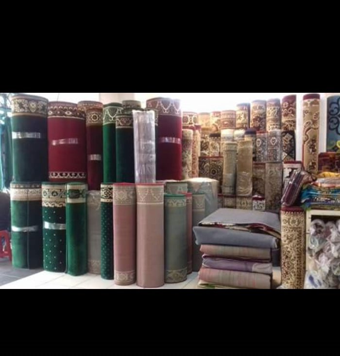 Dulu... Jualan karpet, berinfaq karpet begitu lancar dan gampang .. 2 tahun ini, jangankan terjual karpet.. Yang ada inventaris habis..  Beginilah mungkin gusti alloh menguji... Dalam keterbatasan.. Dulu ga punya apa2,  punya apa2,  sekarang ga punya apa2...