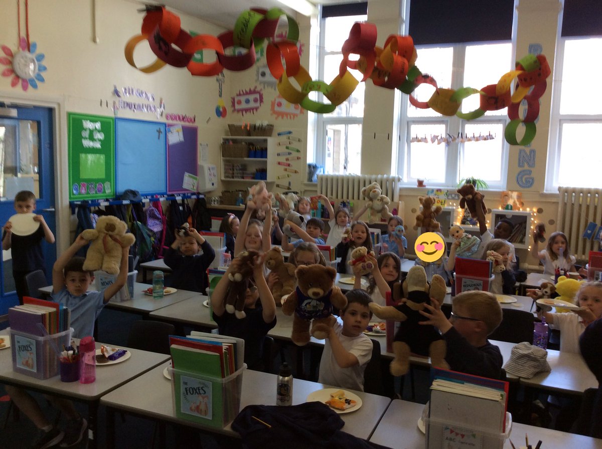 Miss_J_Archer's tweet photo. Our bears have loved their special bear day, they even shared all their picnic food! https://t.co/JRGoyVEiMZ
