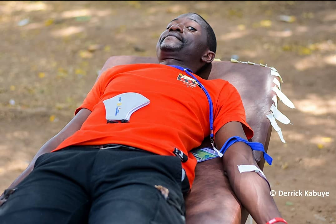 RotaractKibuli's tweet photo. Because it's #EarthDay2021 More flash back from the Rotaract Earth Initiative.
" We've gotta take care of our wonderful home. It's the only one we have."...
While in Soroti , we had a blood donation activity at the Soroti independence grounds.
📷 #KabDerrick
#earthday https://t.co/OfflvVUm4d