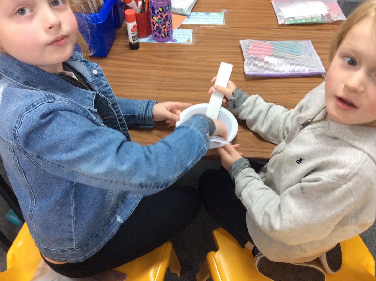 EPA_Y1_Y2's tweet photo. We used goblin snot, pixie juice and unicorn tears to make our very own potion! @DeltaEstcourt #EPAWriting https://t.co/mkWBQRplW6