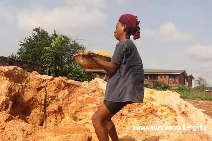 rerefoodbank's tweet photo. Meet Jennifer Efemoghe, a 200 level student of University of Benin, Edo State. She sustains herself in school through this means. If there's anyone that needs help then it's she. 
Our dear celebrities nothing is too small @mrmacaroni 

Mortal Kombat | Cho Cho | #Bitcoin | AFTV https://t.co/VmZDFSCdFu
