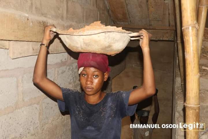 rerefoodbank's tweet photo. Meet Jennifer Efemoghe, a 200 level student of University of Benin, Edo State. She sustains herself in school through this means. If there's anyone that needs help then it's she. 
Our dear celebrities nothing is too small @mrmacaroni 

Mortal Kombat | Cho Cho | #Bitcoin | AFTV https://t.co/VmZDFSCdFu