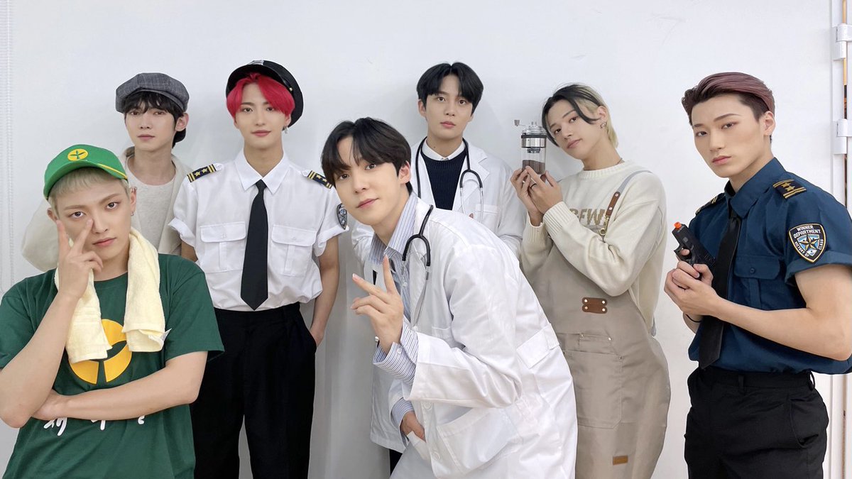 [📷] TODAY ATEEZ

에이티즈가 가수가 아니라면 어떤 직업이 잘 어울렸을 것 같나요?😍
오늘은 가수가 아닌 다양한 직업으로 에이티니를 만날 수 있어 새로웠답니다💘

#TODAY_ATEEZ #ATEEZ #에이티즈