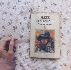 Kitapcumlelerii's tweet photo. - Biliyor musun, insanları öldürüyorum Portuga.
+ Bunu nasıl yapıyorsun Zeze?
- Onları unutarak.

Şeker Portakalı, 1983 https://t.co/KhFI8EOlbS