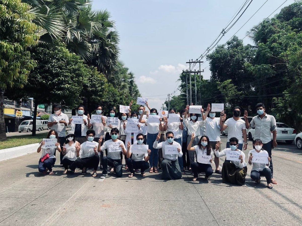 IrrawaddyNews's tweet image. Professionals and students from medical and para-medical universities showed their solidarity with the National Unity Government (NUG) at several places in Yangon on Friday. They also urged ASEAN to invite the NUG to Saturday’s summit in Jakarta to discuss Myanmar’s crisis.