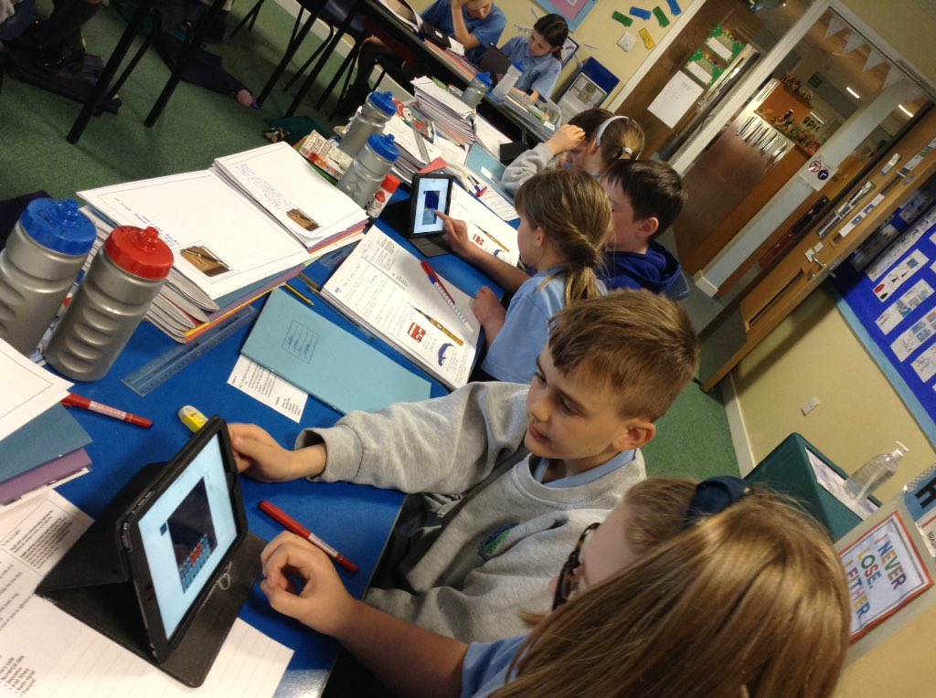 StAgnesY5's tweet image. Learning about data transmission and binary code today as well as input and output. #stagnescomputing #stagnesenrichment