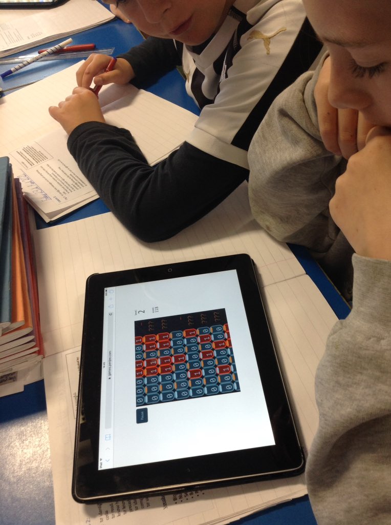 StAgnesY5's tweet image. Learning about data transmission and binary code today as well as input and output. #stagnescomputing #stagnesenrichment