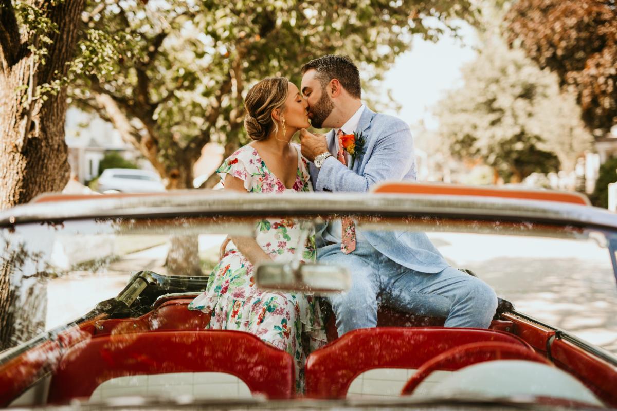 Make your wedding day unforgettable with M&amp;V Limousines!?? conta.cc/3graFTk