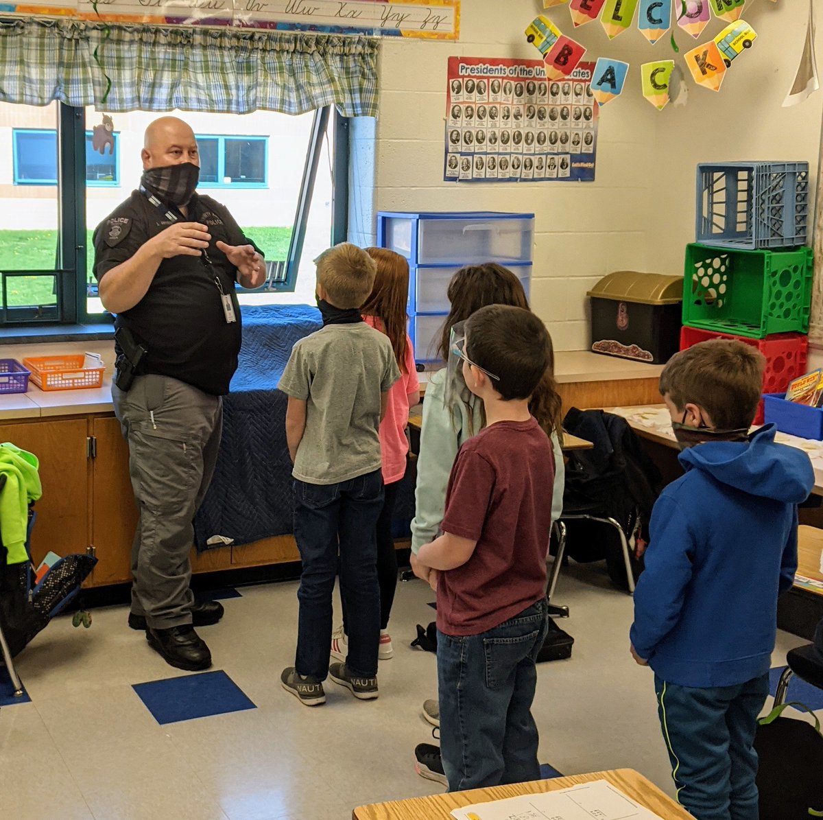 KeruskinPete's tweet image. Happening Now at Trinity South...Officer JJ &amp;amp; our Students practicing window egress safety drills...The Students are doing a Great Job! #trinitystrong #trinitypride #trinitysouthrocks @TRINITY_MLUCAS @tnetrinitypride @east_trinity @west_elem @DonSnoke