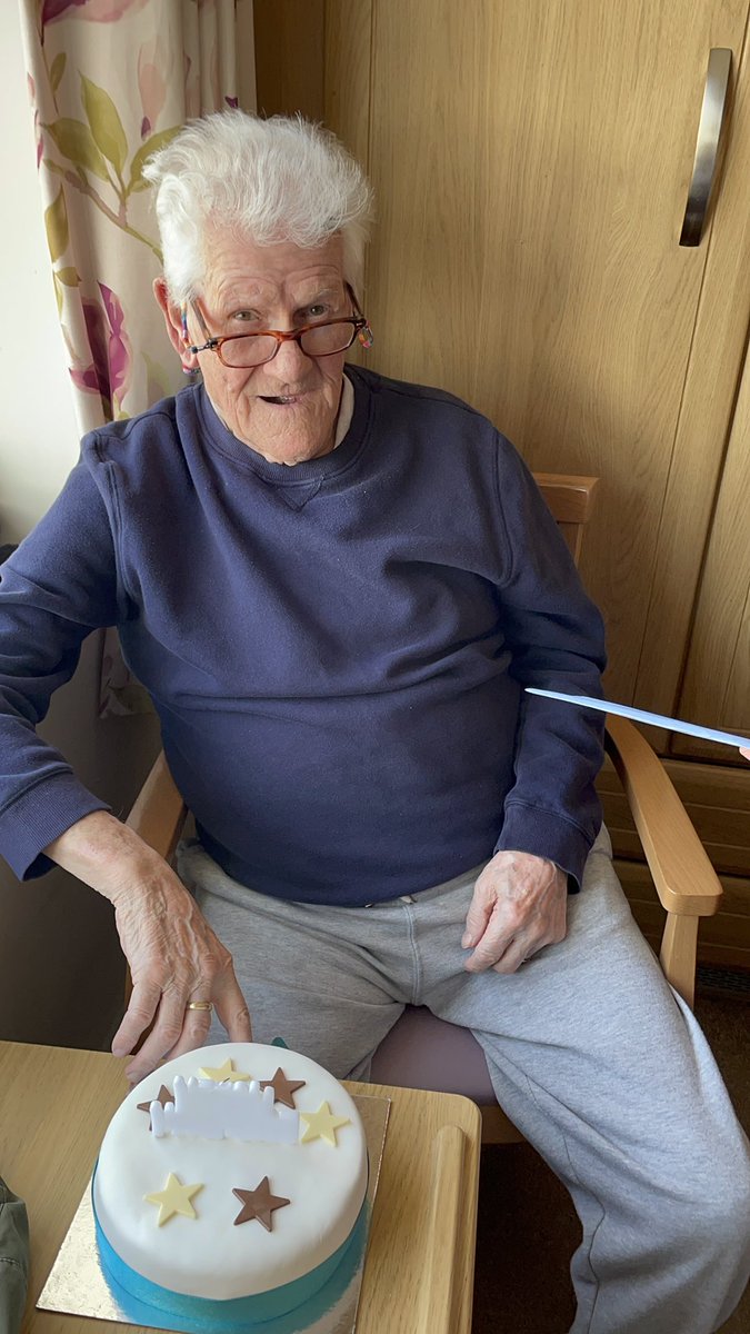 MapleTreeCourt's tweet image. Happy birthday to our wonderful Ray. #birthday #cake #celebrations