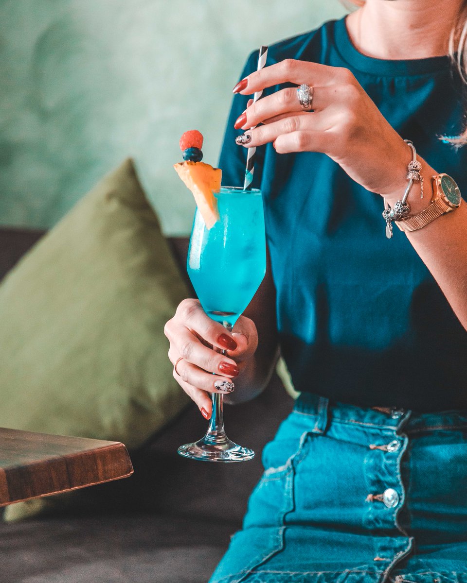 ¿Mal tiempo? ¡No importa!
Alegra este fin de semana con nosotros 🙌
Vente a #ThatsLife y disfruta de tu bebida favorita con la mejor selección de marcas👌

#CostaDelSol #Marbella #MarbellaLife #BlueDrink