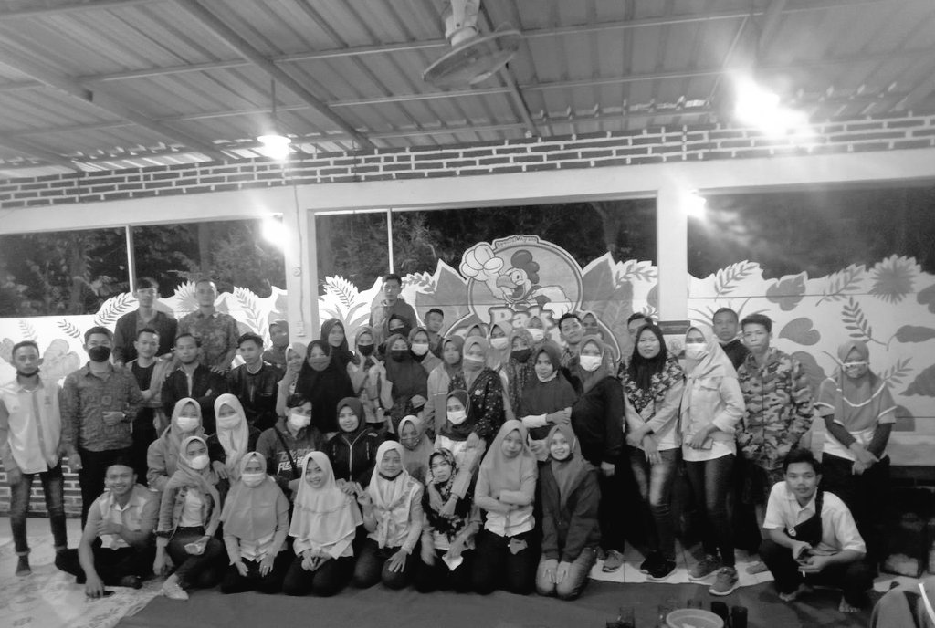 bgkt_stw11's tweet photo. 45 Orang Surakarta VS 1 Orang Dari Kebumen π
π»
#packingteam
#bukberpuasa https://t.co/bRltJupA3D