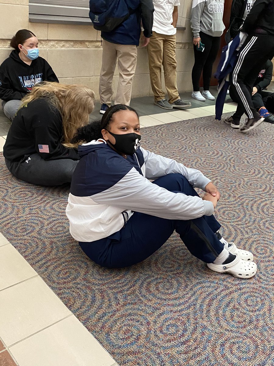 Badiah ready for weigh-ins! #riverside4ever #STATEWRESTLING 🧡🤍💙💪🏼⭐️