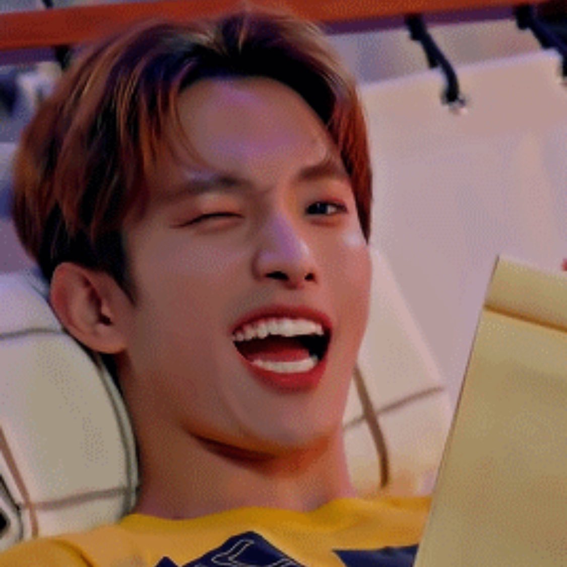 seokmin ; yellow— the colour of the sun, smileys and sunflowers. signifying youthfulness, hope, positivity, fulfilment, courage, self-confidence, wisdom and happiness.