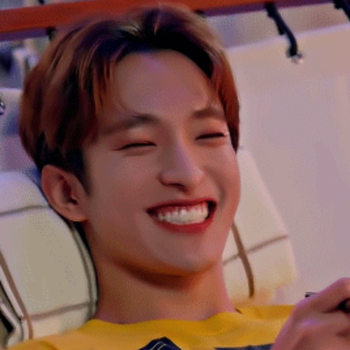 seokmin ; yellow— the colour of the sun, smileys and sunflowers. signifying youthfulness, hope, positivity, fulfilment, courage, self-confidence, wisdom and happiness.