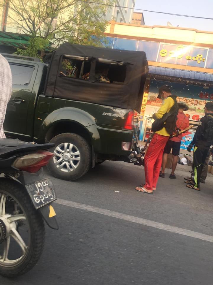 MANDALAY: Terrorists (#Myanmar Security forces) raided 'Ma Ei' fire &amp; rescue store. The store sells expensive lenses &amp; other valuables. Terrorists used social vehicles to seize the store. They have taken away all items from the store at 4:30pm

#WhatsHappeningInMyanmar #Apr23Coup