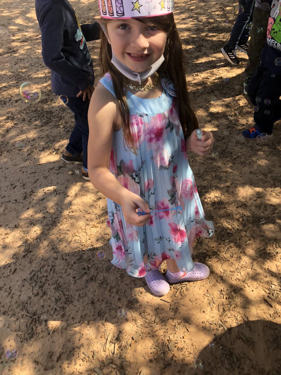 MrsNeusKinder's tweet photo. Summer A-Z countdown, 25 days until summer! B is for BUBBLES! Love Kindergarten fun! @Deretchin https://t.co/UEKC3iAfna