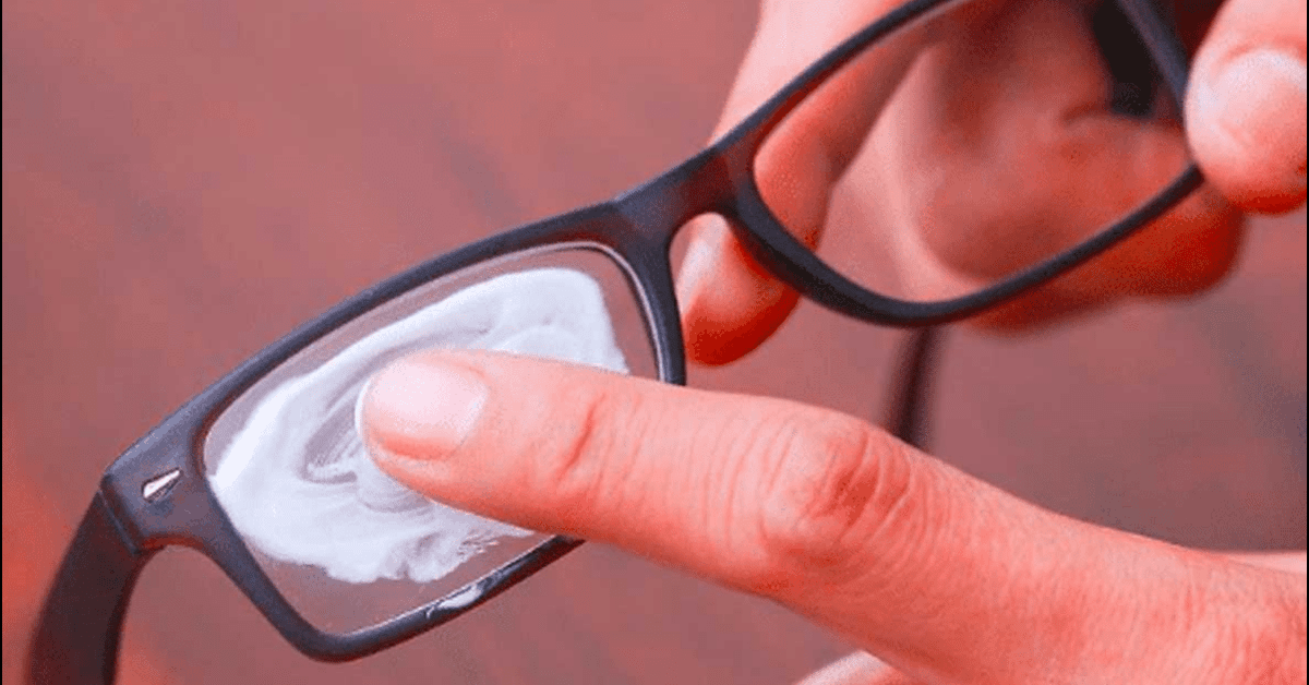 SBLY_HomeHacks's tweet photo. Con estos trucos harás que usar gafas sea más sencillo.