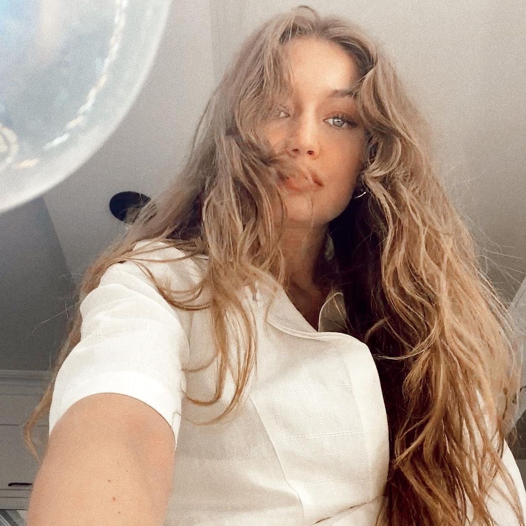 Happy birthday to the beautiful Gigi Hadid. May her life be filled with all that is good 