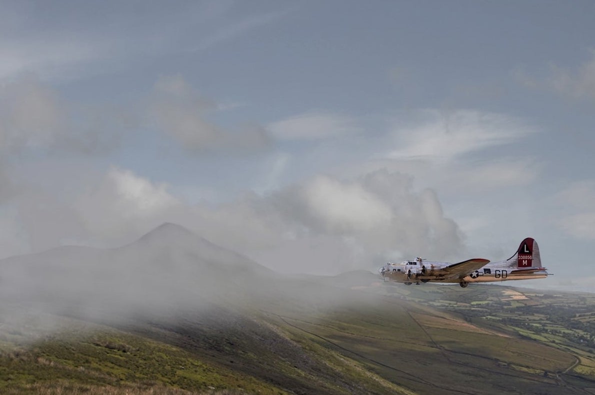 At 10:15, the B-17 approached the Isle of Man. A farmer spotted it as it crossed the coastline at no more than 500ft. It then flew straight towards the mist- covered slopes of North Barrule, before disappearing into the mist. Moments later he heard a huge explosion.  #OTD 9/15