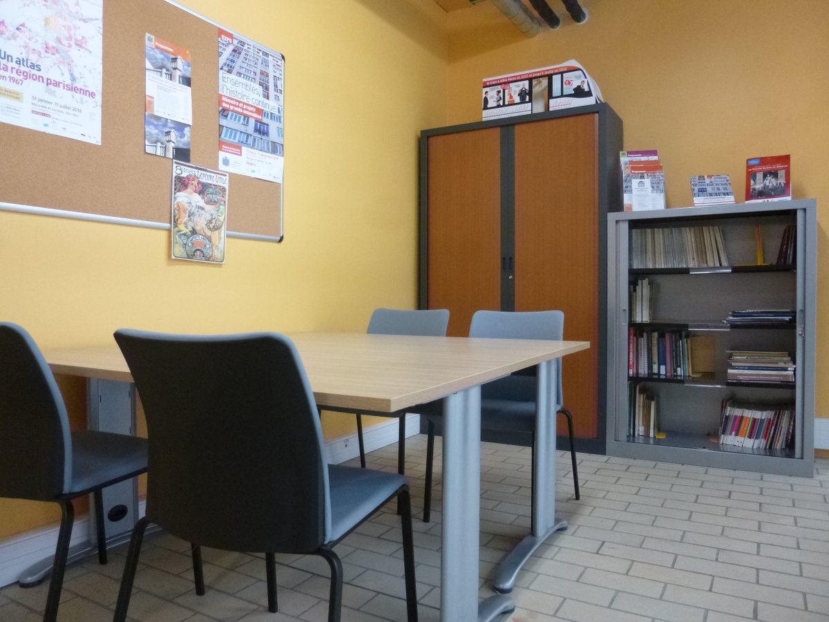 ArchivesT12GOSB's tweet photo. #JMLDA #JourneeMondialeDuLivre #Patrimoine
Pour accéder à notre petite #bibliothèque patrimoniale : prenez rendez-vous pour réserver une place en salle de lecture !
Et si vous souhaitez en savoir plus, n’hésitez pas à nous contacter ! ➡️ archives@grandorlyseinebievre.fr
📚 📚 https://t.co/MzcL28194h