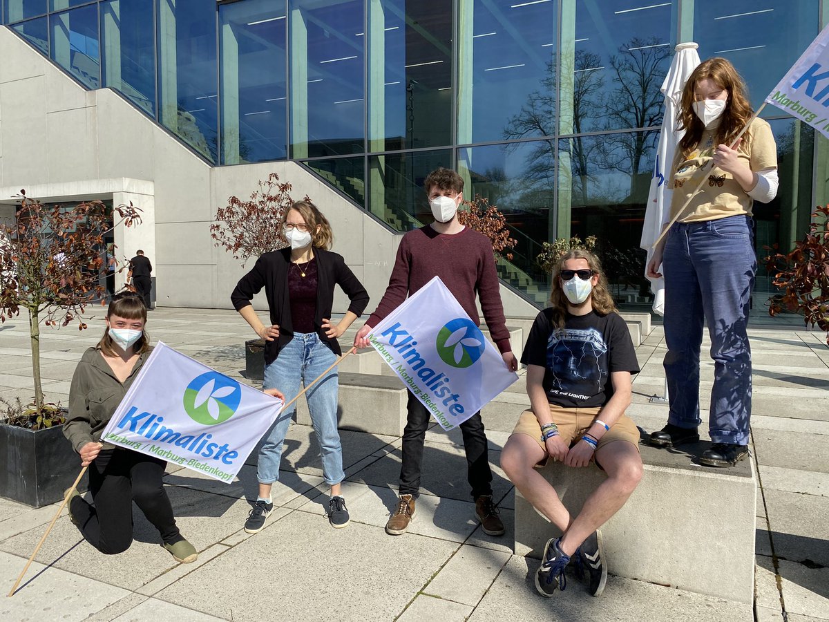 KlimalisteMR's tweet photo. Bella #Aberle💚(Fraktionsleitungs-Team), Lea #Doobe💚 (künftige Stadträtin im ehrenamtlichen Magistrat); Salomon #Lips💚(Fraktionsleitungs-Team), Maik #Schöniger (stellv. Fraktionsleitungs-Team) zus. mit Mariele #Diehl💚#wissenschafternstnehmen #lokalerklimaschutz #1komma5🌍 https://t.co/wsZtLzEg5z