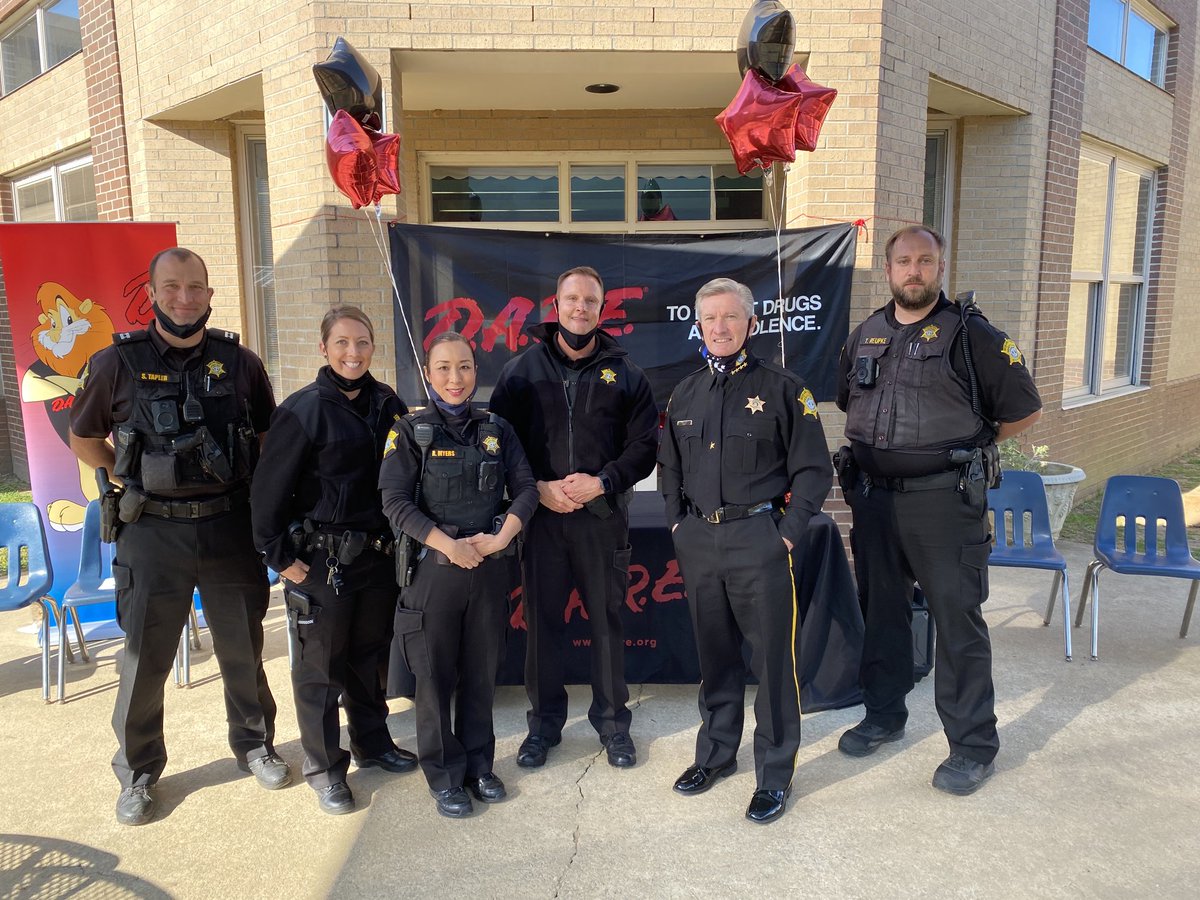 Today was a big day at ⁦⁦<a href="/LMESChapin/">LMESChapin</a>⁩!  Thank you so much ⁦<a href="/RCSD/">Richland County Sheriff's Dept.</a>⁩ for joining us for today’s DARE graduation!