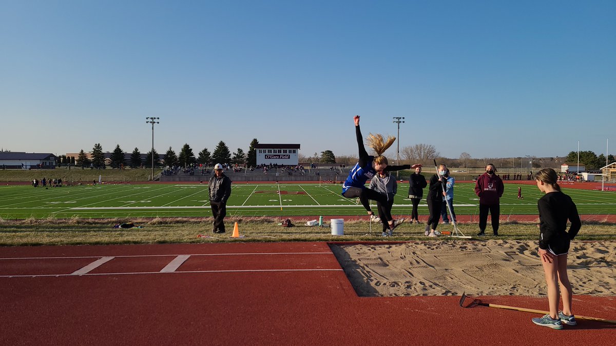 Allisa Knight broke her own school record last night in triple jump. Her old record from 2019 was 33' 8.75" and last night she jumped 34'. 
Way to go, Allisa!
#BBEProud #BoldBoundlessEngaged #JaguarNation