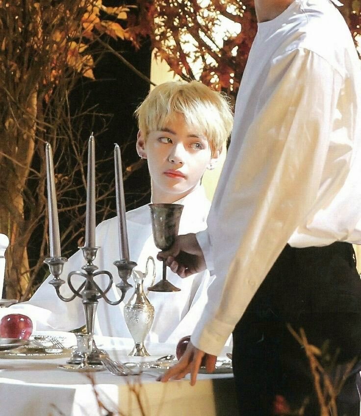 Kim Taehyung as Vincent Van Gogh& #39;s pieces of art — a necessary thread;