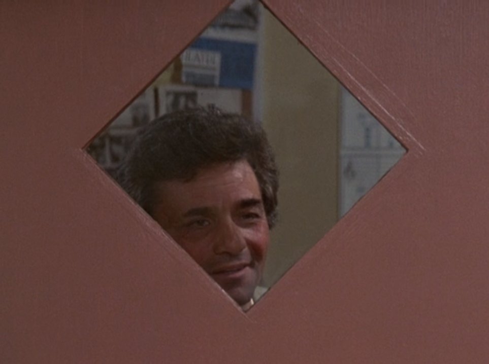 Here& #39;s a little pit stop in the thread for my favorite Columbo screencap.