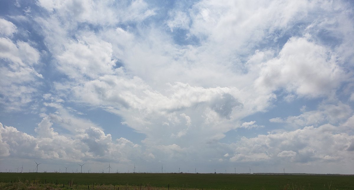 Developing tower near Guthrie, Texas. Tornado Watch on the way. And this view is why I rarely chase around the Texas Hill Country. Yes, I& #39;m a storm elitist.   #txwx