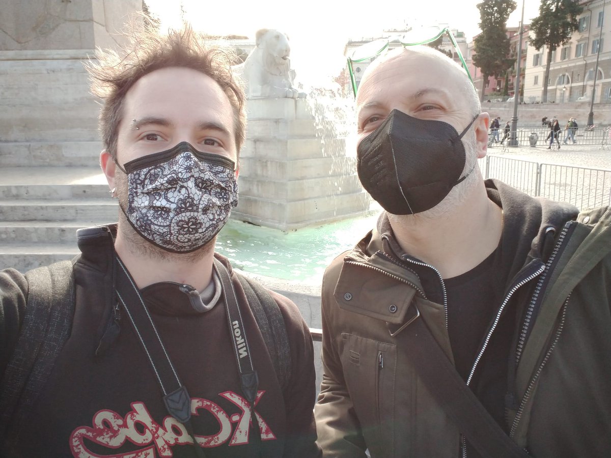 FestivalsBackp1's tweet photo. #Bauliinpiazza

Quando dovresti andare a Roma a fare interviste ai manifestanti e ti ritrovi a fare le foto con quelli di @welikeduel #propagandalive @radiofujiko 

Mi son meritato la Var? https://t.co/PNEmQee9Vl