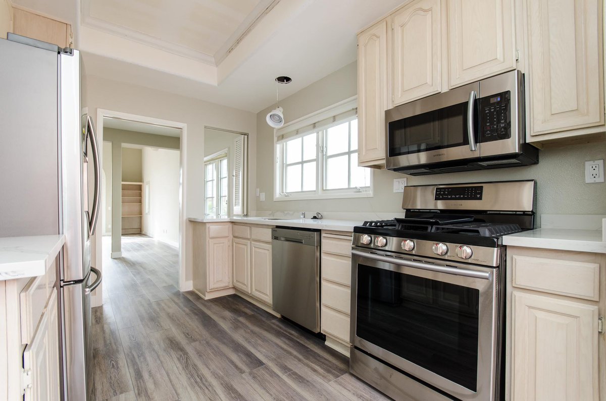 TLDLosAngeles's tweet photo. Like newly remodeled kitchens? We can help you find exactly what you’re looking for #losangelesrealestate https://t.co/u01wfjtrlz