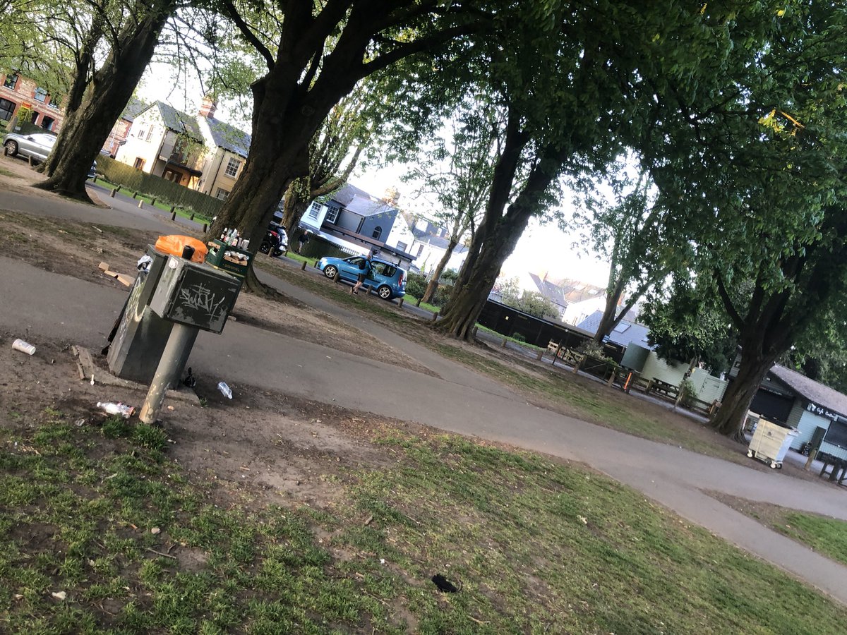 an actual real person taking their rubbish home - 2 large green bags - proving it can be done! Thank you mystery man, warmed my heart #lovewhereyoulive #pontcanna #takeyourrubbishhome <a href="/TidyRiverside/">Keep Riverside Tidy</a> <a href="/CaroWild/">Caro Wild</a> <a href="/cardiffcouncil/">Cardiff Council</a>