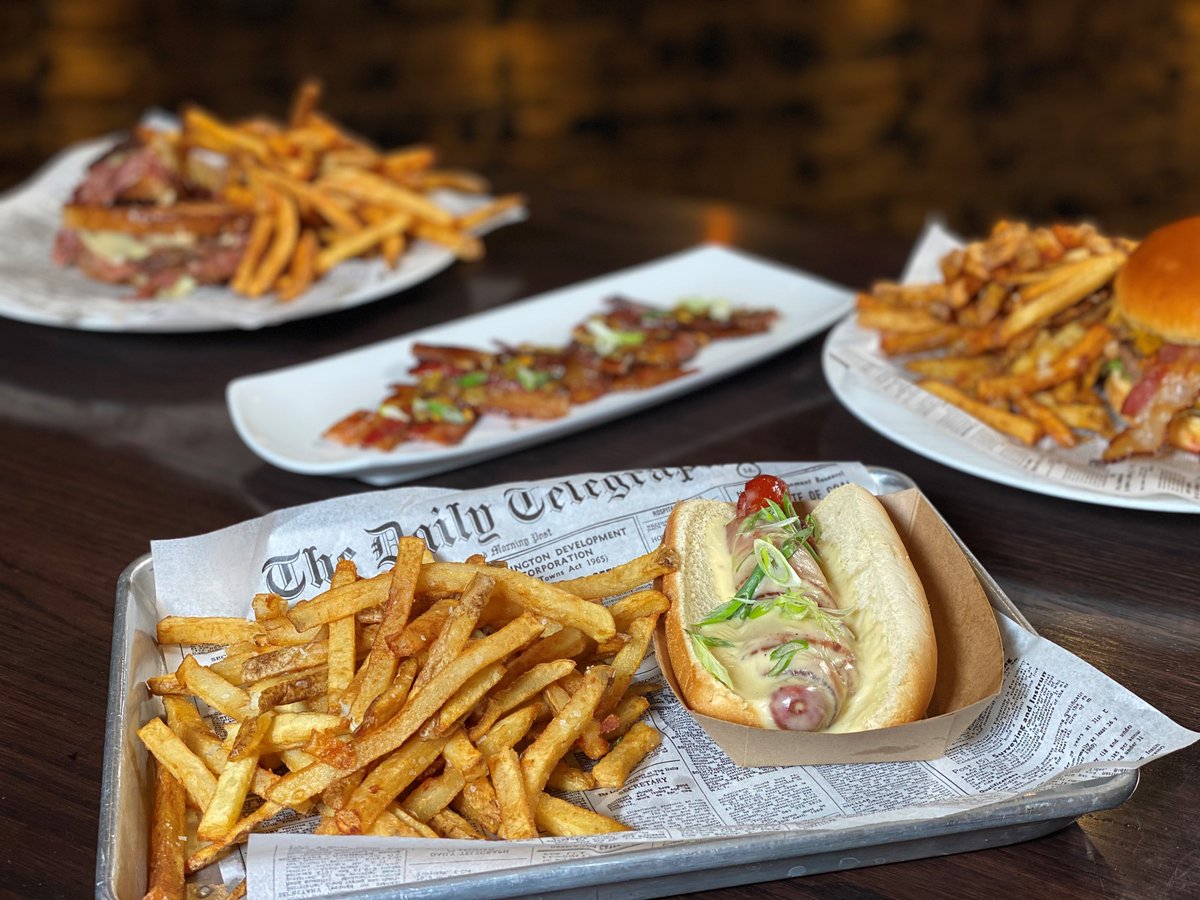 A bacon-wrapped hot dog, candied bacon and more...tonight on #ChicagosBest Bacon at 10:30pm on WGN.🥓