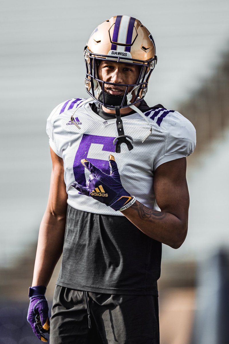 UW_Football's tweet image. DEFENSE 😈 

#BowDown x #PurpleReign