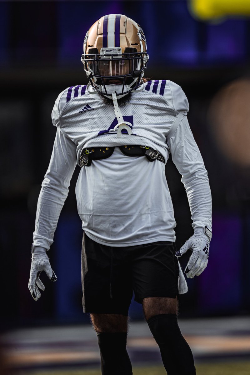 UW_Football's tweet image. DEFENSE 😈 

#BowDown x #PurpleReign