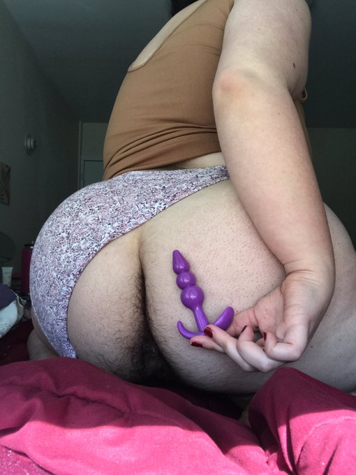 going live on chaturbate around 10pm est!!! gonna keep this in until then hehe <3 hope to see u soon