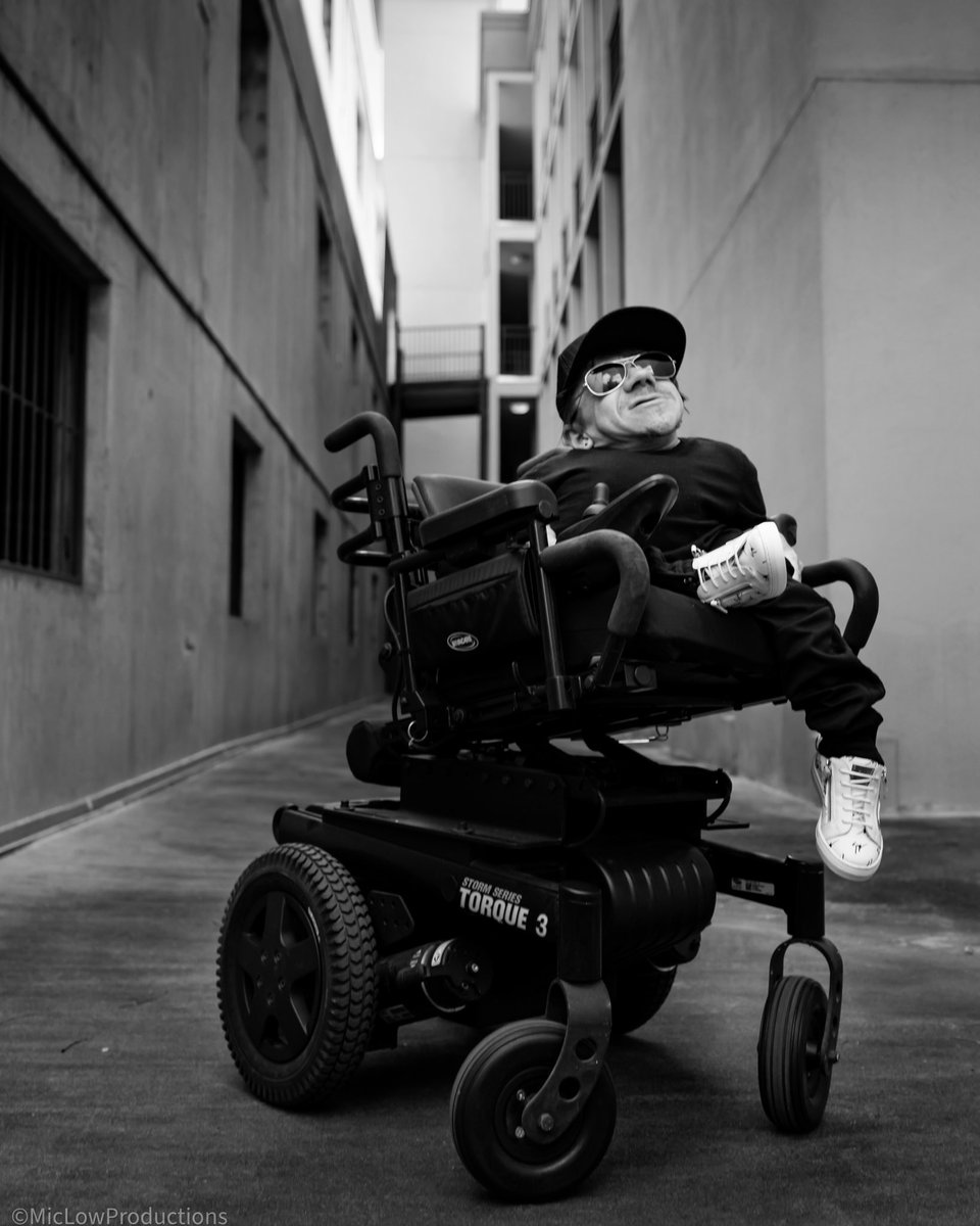 simonilla's tweet image. the black on black chair level unlocked... ♿️🚀👽 #illchemy