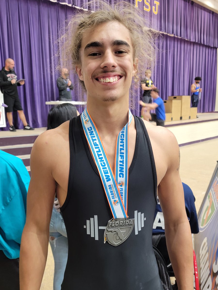 Congratulations to 2022 DB <a href="/BennyVelasquez_/">Benny Velasquez</a> placing 5th in the State Weightlifting meet today