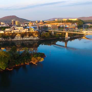 "In the Spring, I have counted 136 different kinds of weather inside of 24 hours." --Mark Twain (especially in Chattanooga😄)
#spring #Chattanooga #Nooga #ScenicCity #Tennessee #TN #VolunteerState #local #CaptionMate #CallsYouCanSee