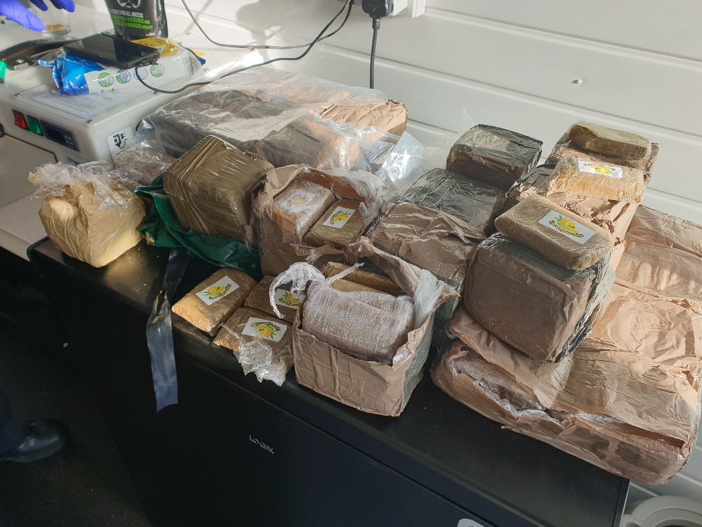 LocallyNews247's tweet image. We have arrested two men from Huyton and seized a quantity of cash and drugs this morning, Thursday 22 April.
At around 7am, officers attended addresses in Montgomery
locally.news/two-huyton-men…
@MerPolHuyton @MerPolCC @CrimestoppersUK #encryptedmobile #Encrochat #drugs #cannabis