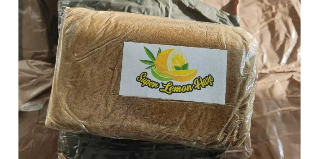 LocallyNews247's tweet image. We have arrested two men from Huyton and seized a quantity of cash and drugs this morning, Thursday 22 April.
At around 7am, officers attended addresses in Montgomery
locally.news/two-huyton-men…
@MerPolHuyton @MerPolCC @CrimestoppersUK #encryptedmobile #Encrochat #drugs #cannabis