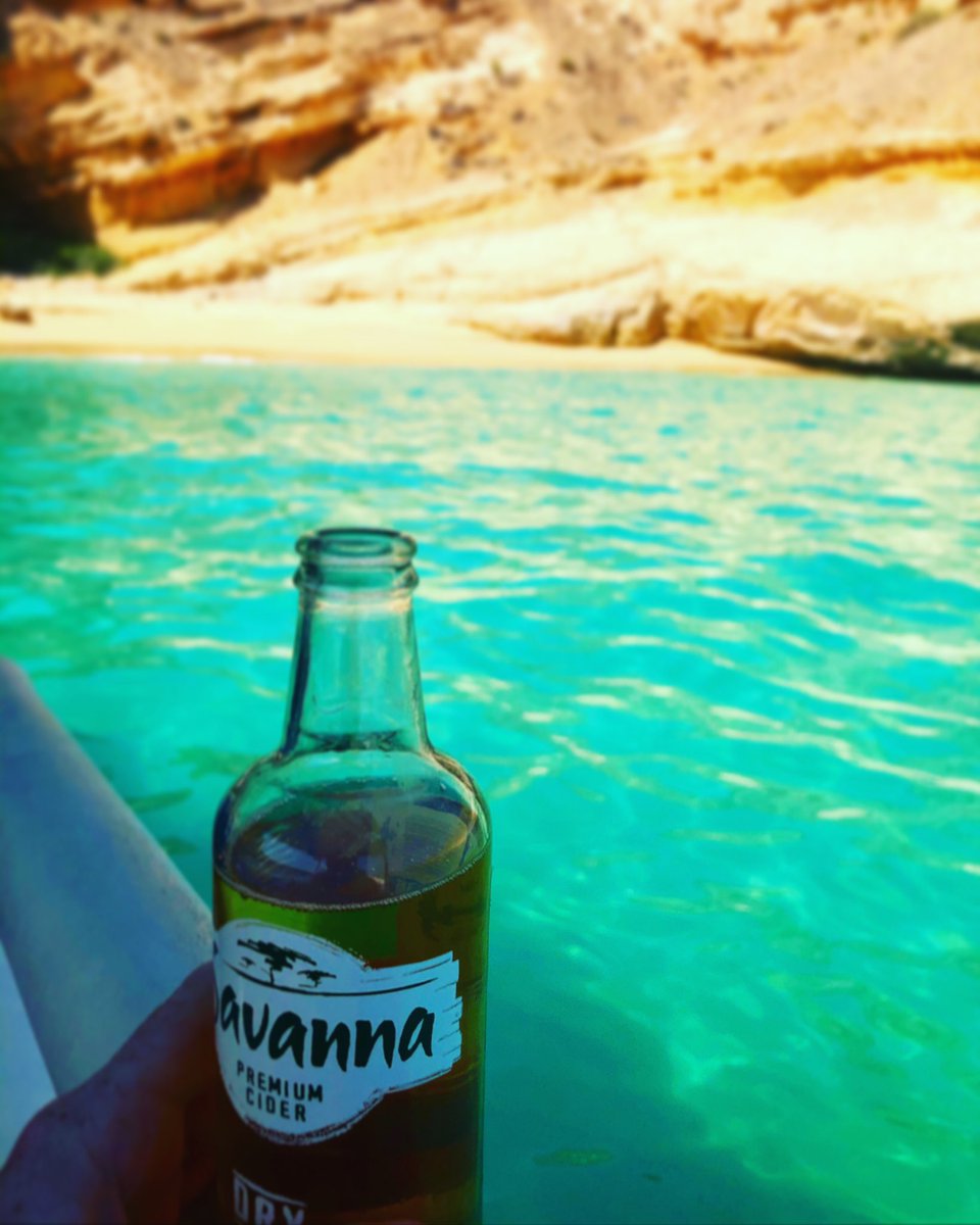 hippi_baby's tweet photo. Another lekker day out on the boat... ๐คโ๏ธ๐#boatfamily #boatdays #friendslikethese #waterbaby #beachbaby #muscat #oman #expatlife #omanlife #travel #traveller #livelovetravel https://t.co/eGx2m35R0r