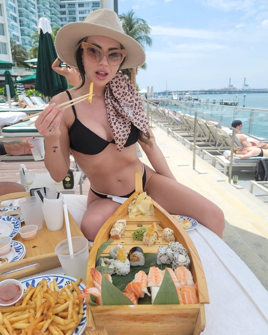 Welcome to Miami. Beinvenidos a Miami! https://t.co/cPOOQ7SQrG