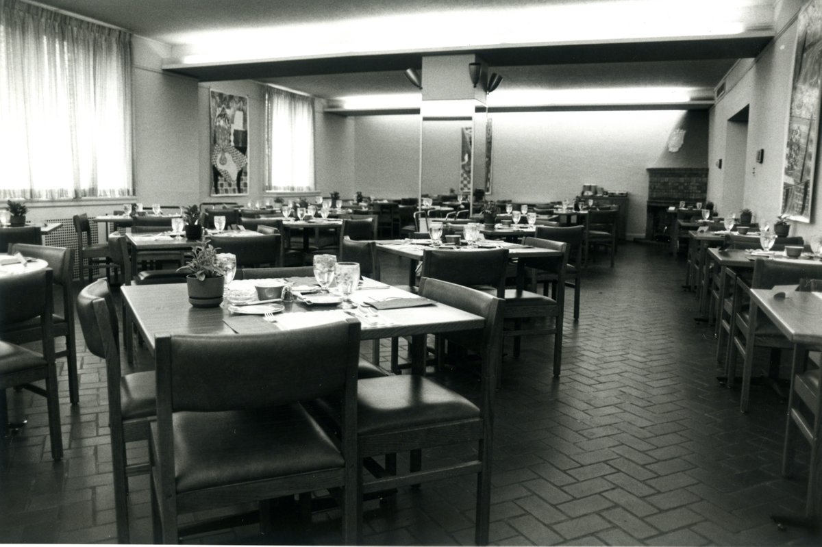 Can you guess where this AESHM historical photo is taken, Cyclones? 🤩✨

Have you ever dined here in the past or recently?! 😋🍽️

#IowaState #CHS #AESHM #BeyondAESHM #cyclONEnation #CyclonePower  #SharetheSpark #HospitalityManagement #FeedTheSpark